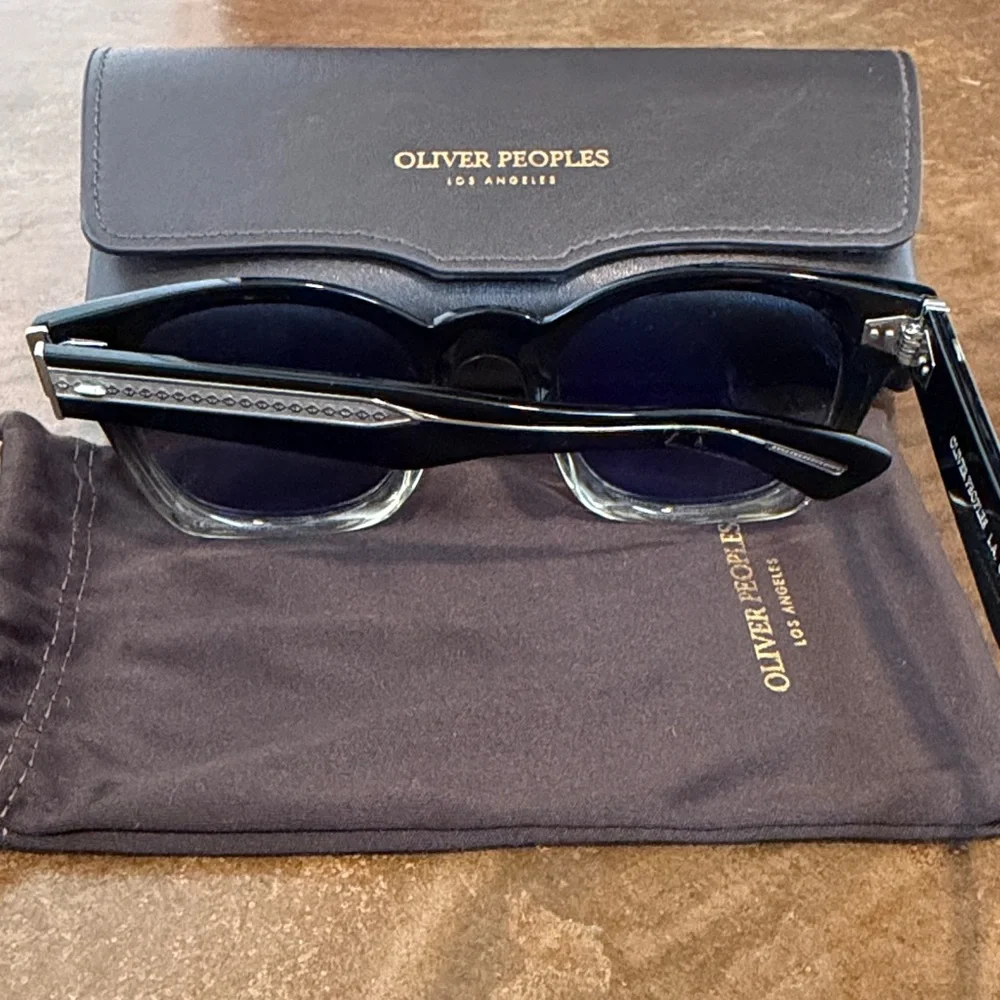 Oliver Peoples Gray Sunglasses with Case - Picture 5 of 6